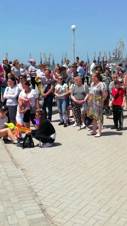 Исполняющий обязанности мэра города Бердянск Александр Сауленко поздравил жителей города с Днем защиты детей