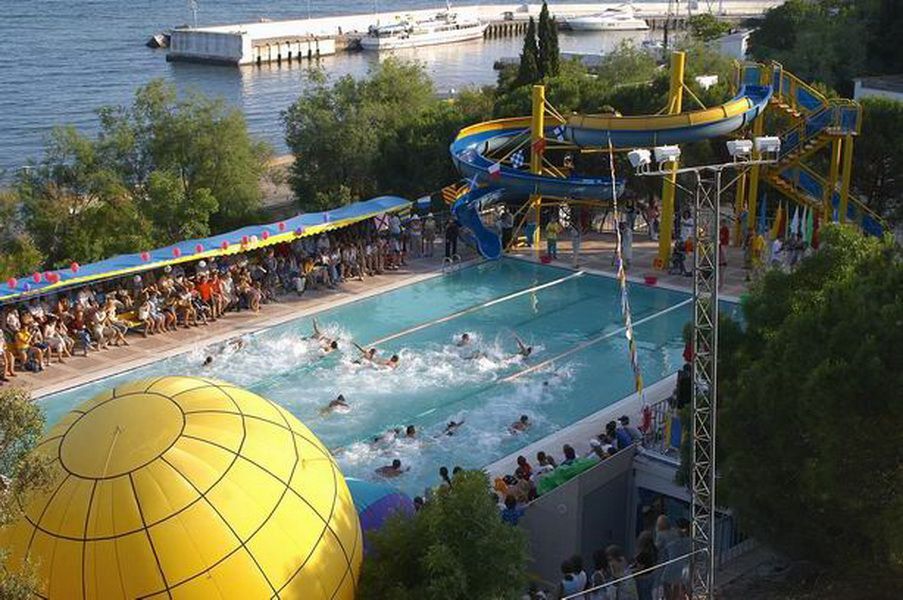 Министр Просвещения Российской Федерации Сергей Кравцов передал Департаменту образования Мелитополя путёвки в Артек