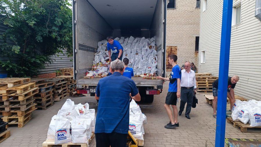 Из Севастополя в Мелитополь доставили гуманитарную помощь