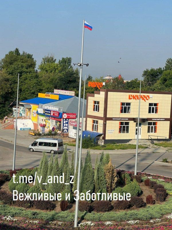 В центре Токмака 3 августа подняли флаг России