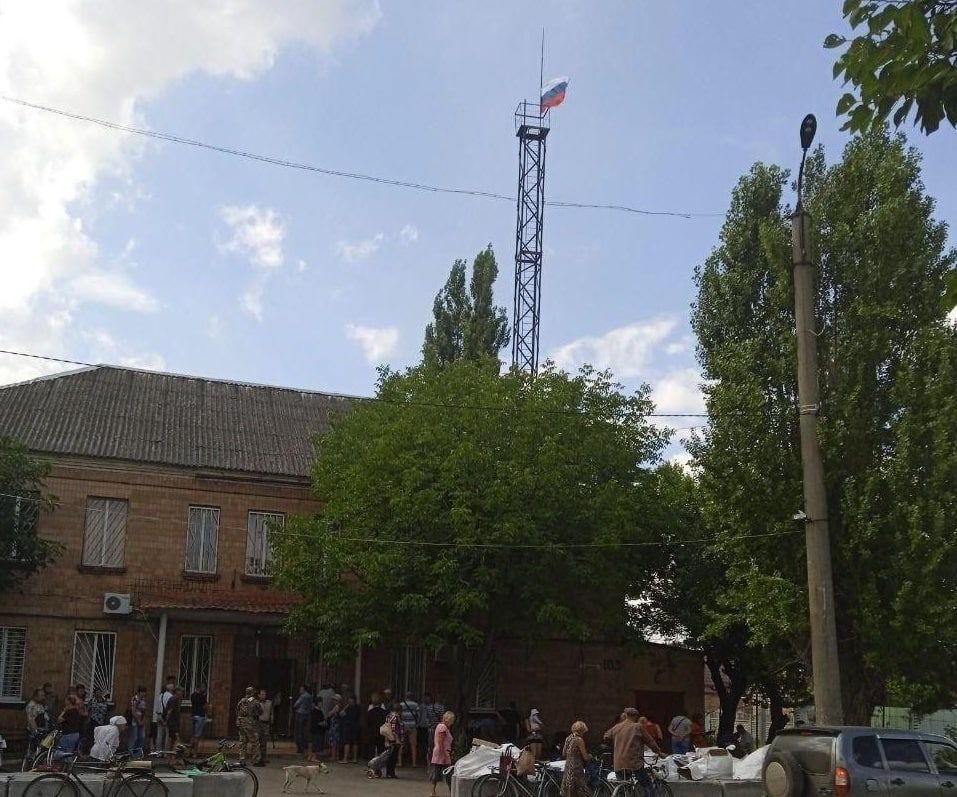 Российский триколор подняли над городом Пологи