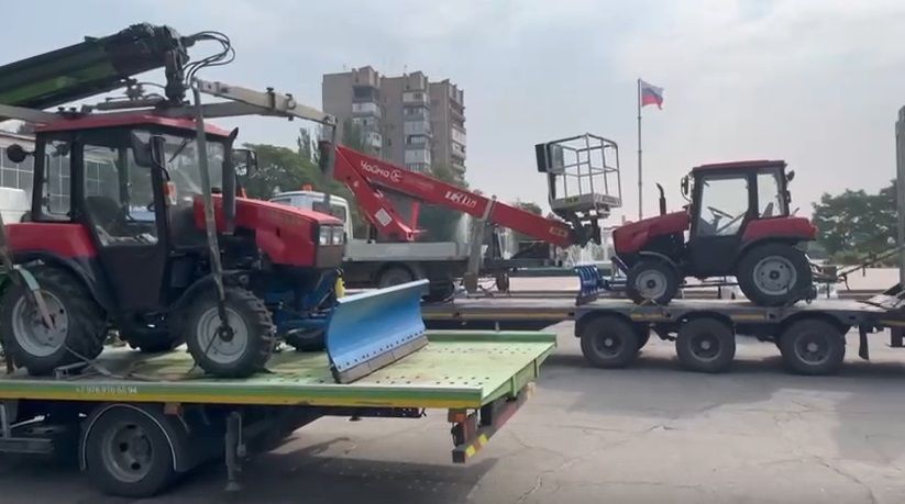 Из Севастополя в Мелитополь доставлены продуктовые наборы и коммунальная техника