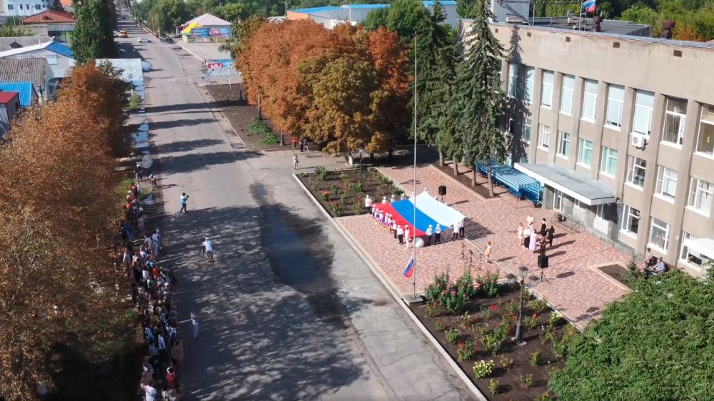 Автопробег и реющие триколоры: в Запорожской области отметили День флага РФ