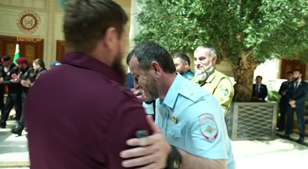 Рамзан Кадыров: С удовольствием принял участие во Всероссийском патриотическом флешмобе, приуроченном ко Дню Государственного флага России