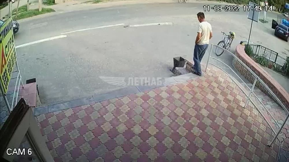 В эфире российского телеканала Алексей Селиванов показал эксклюзивные кадры подрыва автомобиля общественного деятеля Лайшева, которому киевской власти хотелось заткнуть рот навсегда