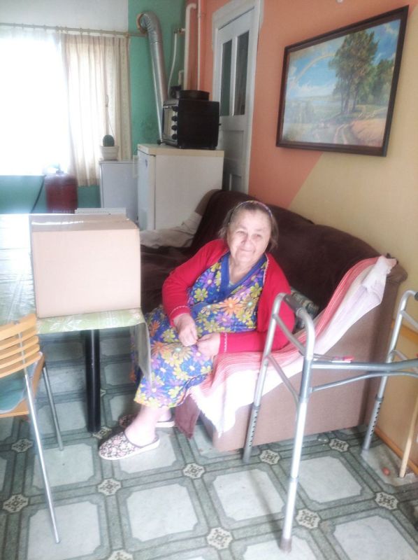 8 сентября волонтёры штаба «Мы вместе с Россией» города Молочанска выдали гуманитарную помощь сотрудникам нескольких...