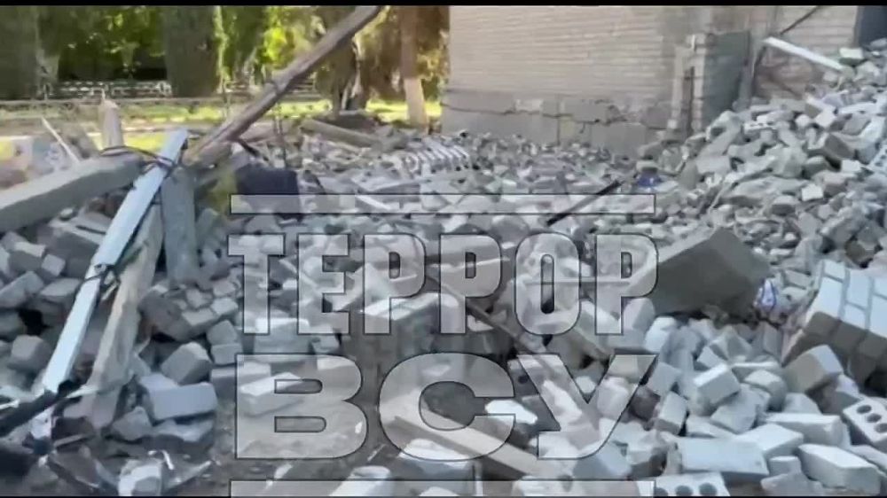 Замглавы администрации Херсонской области Кирилл Стремоусов показал последствия ракетного удара ВСУ по зданию администрации в центре Херсона