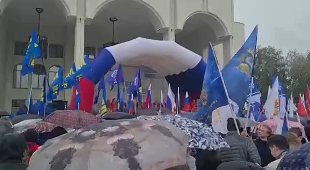 Анна Кузнецова: Курск под проливным дождем поддерживает присоединение ДНР, ЛНР, Херсонской и Запорожской обл