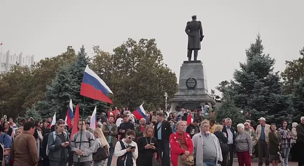 Михаил Развожаев: Сегодня севастопольцы собрались на площади Нахимова, чтобы поддержать референдумы о вхождении в состав России Луганской и Донецкой народных республик, Запорожской и Херсонской областей