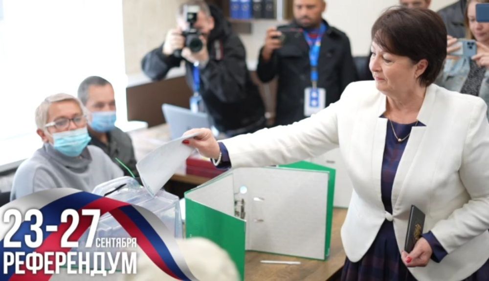 Сегодня Глава ВГА Мелитополя Галина Данильченко проголосовала вместе с мелитопольцами, которые отдают свои голоса на референдуме