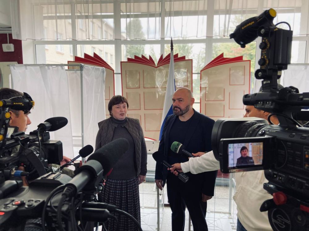 «Все комиссии справляются, люди голосуют активно», — вице-губернатор Севастополя Толмачев