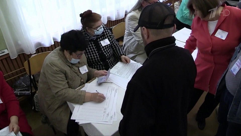 Абсолютное большинство жителей ДНР, ЛНР, Запорожской и Херсонской областей хотят общее будущее с Россией