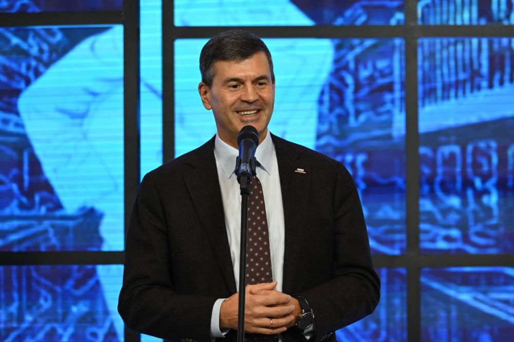 Перелетел из Казани в Нижний Новгород и принял участие в открытии Академии Росатома «Маяк»