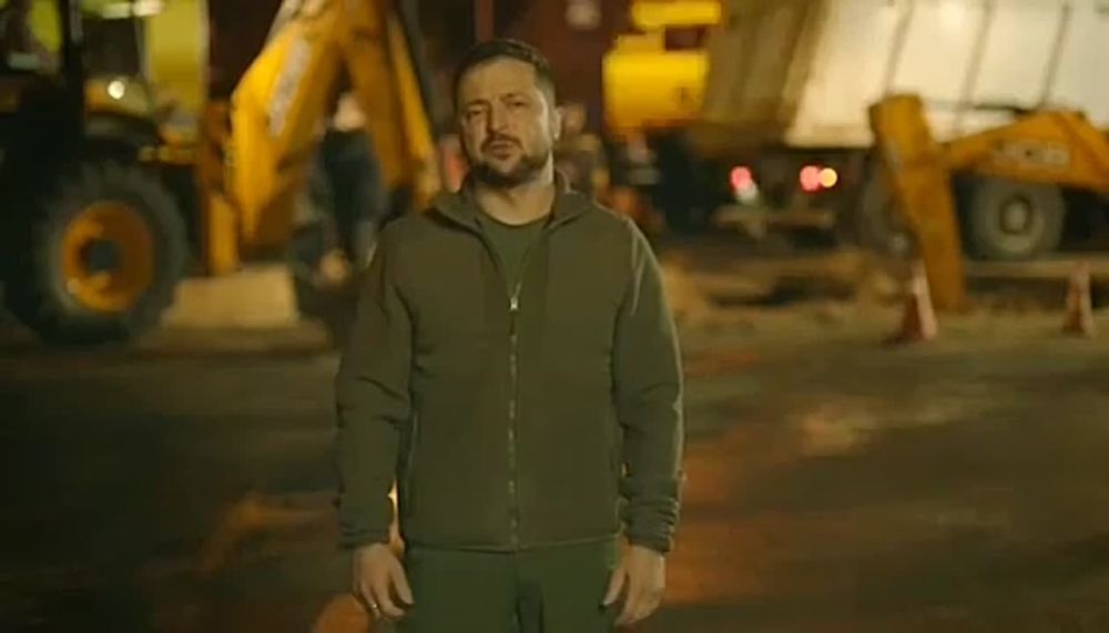 Вожак киевского режима продолжает снимать ролики на фоне зеленого экрана