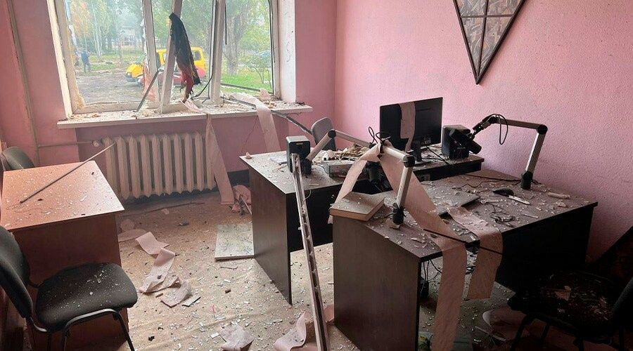 Телекомпания «ЗаTV» продолжила работу после взрыва возле здания телецентра в Мелитополе