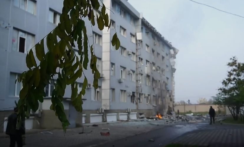 Севастополь поможет восстановить поврежденное от взрыва здание телеканала в Мелитополе