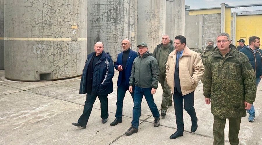 Аксенов с Кириенко посмотрели на переправу в Херсоне и Запорожскую АЭС