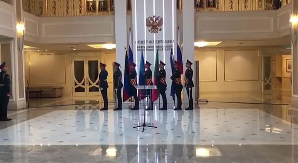 Юрий Котенок: В Совфеде в преддверии Дня народного единства прошла церемония установки флагов новых субъектов федерации - ДНР, ЛНР, Херсонской и Запорожской областей