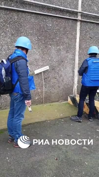 Инспекторы МАГАТЭ провели замеры после обстрела территории Запорожской АЭС. Ранее гендиректор агентства Рафаэль Гросси поговорил с главой «Росатома» Алексеем Лихачевым о защите станции