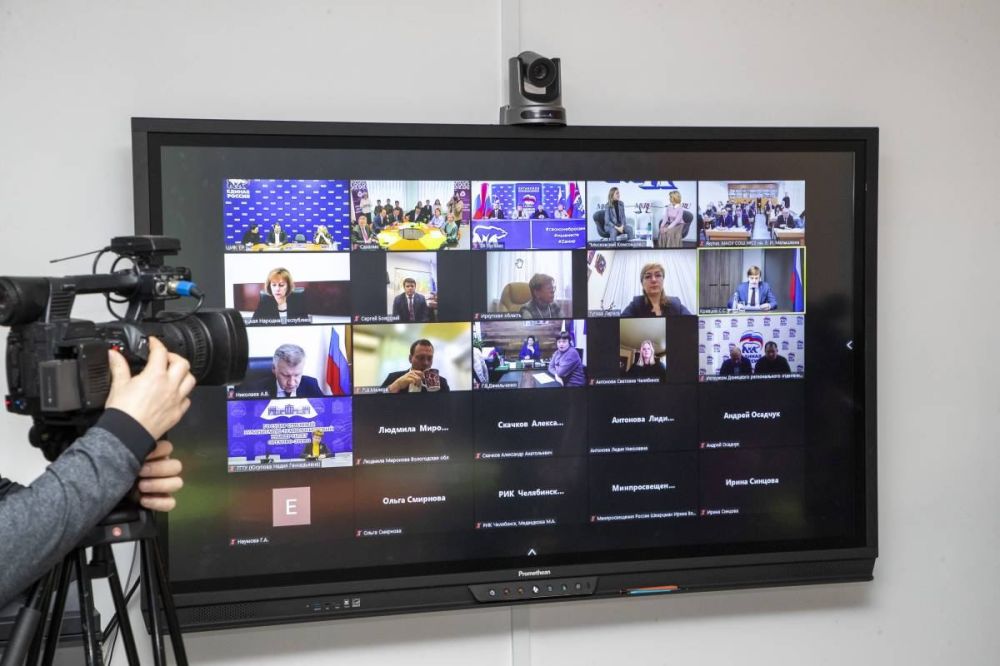 Галина Данильченко: Сегодня приняла участие в совместном видео-селекторном совещании Партии «Единая Россия» и Министерства просвещения Российской Федерации, где обсудили итоги реализации программы капитального ремонта школ в 2022 году и планы на 2023 год