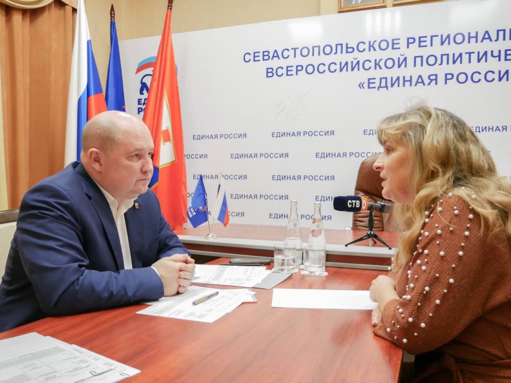 Михаил Развожаев: Сегодня, в день рождения партии «Единая Россия», провел приём граждан