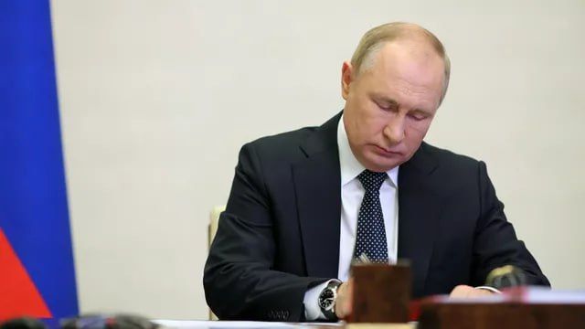 Президент России Владимир Путин поручил кабмину утвердить программы развития новых регионов, предусмотрев достижение к 2030 году среднероссийских показателей уровня жизни, сле...