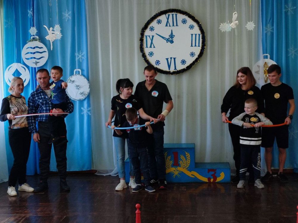 2 февраля в МБДОУ детский сад № 1 г.Молочанск прошёл спортивный семейный праздник "Зимние Олимпийские игры"