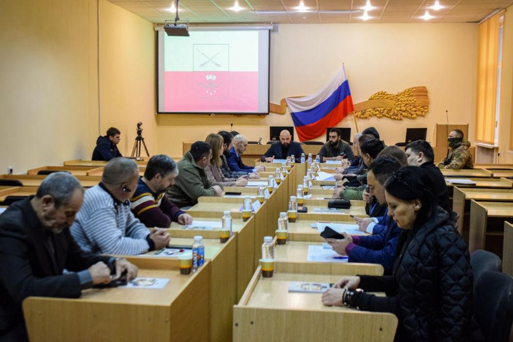 Руководство МГУ приняло участие в заседании круглого стола &quot;Роль государственной национальной политики и народной дипломатии в решении социально - гуманитарных вызовов на тер...