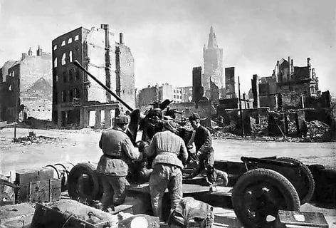 � ������� 15 ����� 1945 ���� ���-�������� ����������� ������ 3-�� ������������ ������, ��������� �����������, ����� �� ��������� ������ ����-��� � ������ ��������� ������ �������, �����������, ������, �������, ������