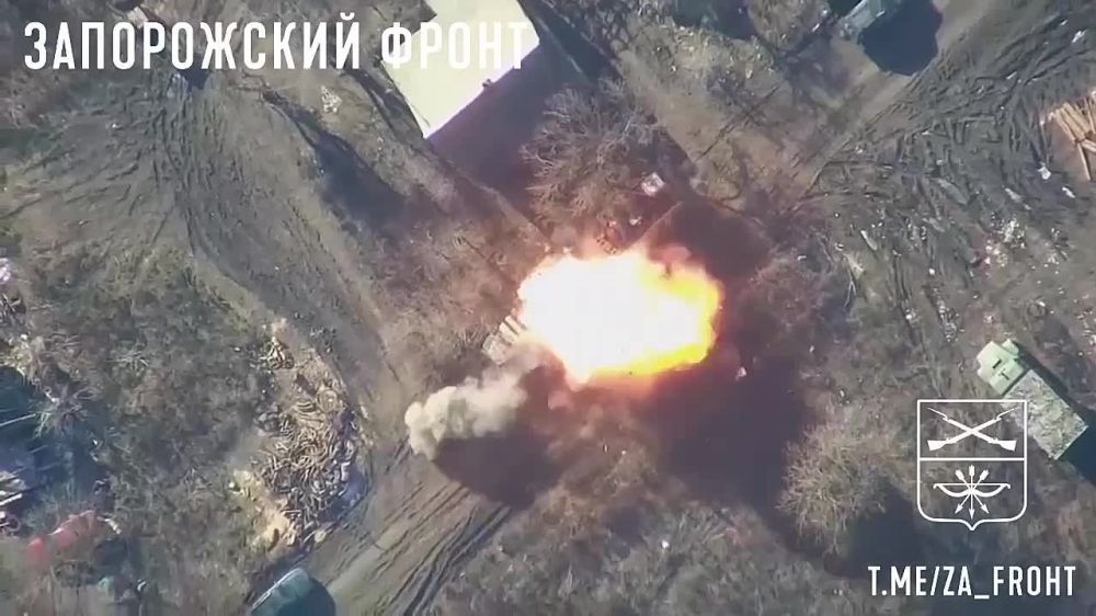 Андрей Руденко: «Ланцет» в деле. На Запорожье эта птичка уничтожает топливозаправщик. Эффектно