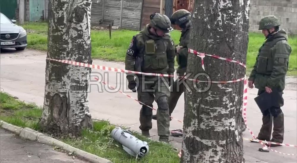 Евгений Поддубный: Наш военкор в Донецке Андрей Руденко публикует видео со сбитым дроном-камикадзе ВСУ над Киевским районом города