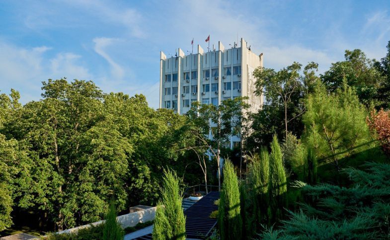 В Севастополе установят мемориальные доски герою СВО, директору школы и живописцу