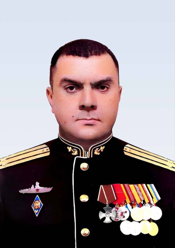 Михаил Развожаев: Сегодня на заседании Правительства согласовали установку трех мемориальных досок - герою СВО, директору школы и живописцу