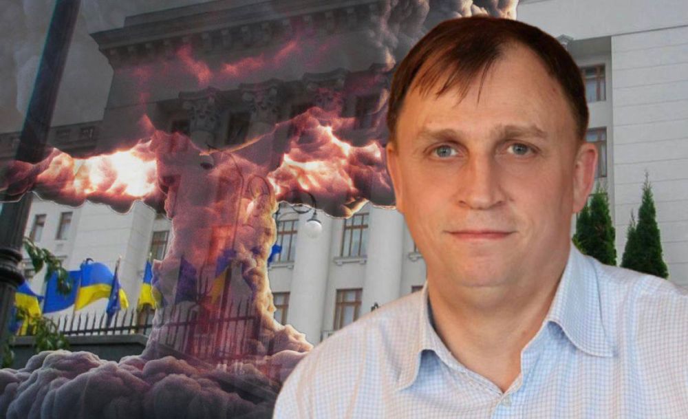 Сергей Вострецов прокомментировал заявление заместителя председателя Совета безопасности РФ Дмитрия Медведева, который заявил, что атака украинских беспилотников на Кремль вынуждает Россию физически устранить власти Украины