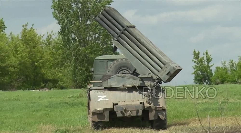 Андрей Руденко: Наши реактивщики на Запорожском направлении поздравляют хохлов с наступающим Днём Победы!