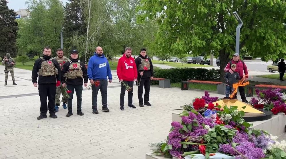 Лидер «Молодой Гвардии Единой России» Антон Демидов вместе с парнями из БАРС «Каскад» встретили День Победы в Днепрорудном Запорожской области