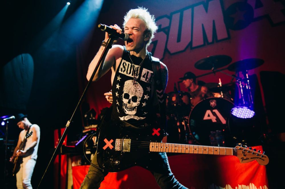 SUM 41 ��. "������� � SUM 41 � 1996 ���� �������� ��� ���� �� ������ �������� � ����� �����