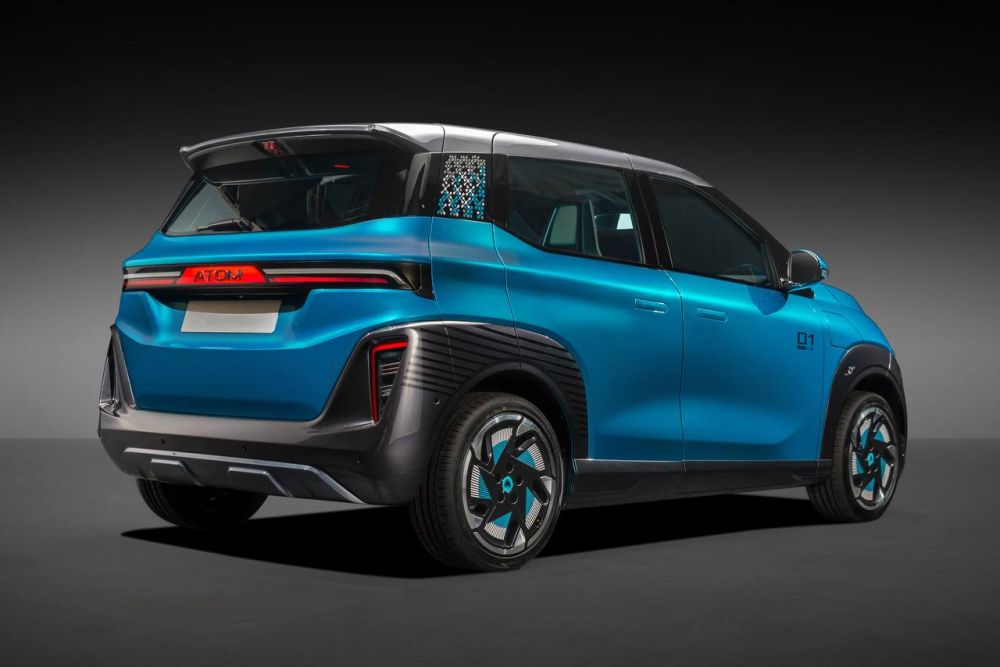 В Москве презентовали полностью российский электрокар «АТОМ»