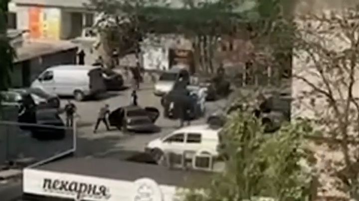 Боевики "Азова" и бандиты устроили перестрелку в Запорожье