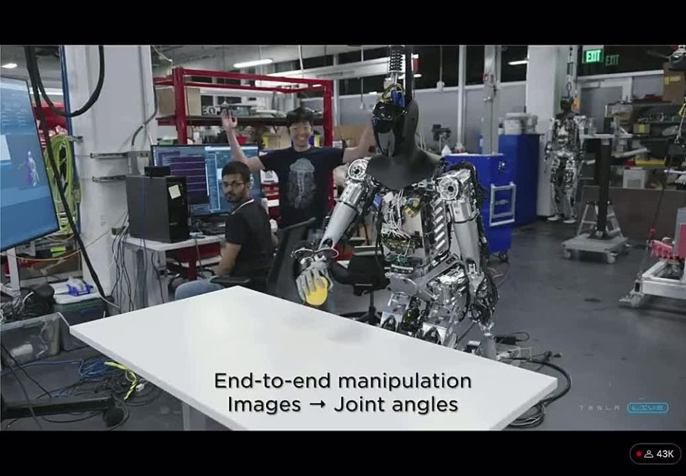 Прототип робота Optimus от Tesla, обещанного Илоном Маском еще в прошлом году