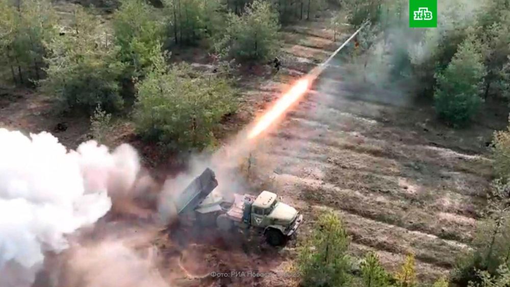 Российские военные уничтожили пункт дислокации и склад боеприпасов ВСУ в населенном пункте Малиновка в Запорожье, а также...