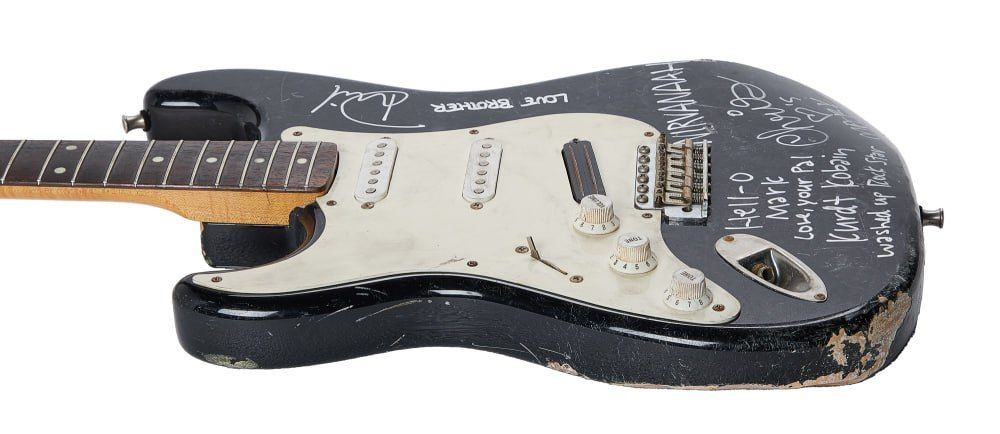 �������� Fender Stratocaster ����� ������� ������� �� �������� �� 600 ���. ��������
