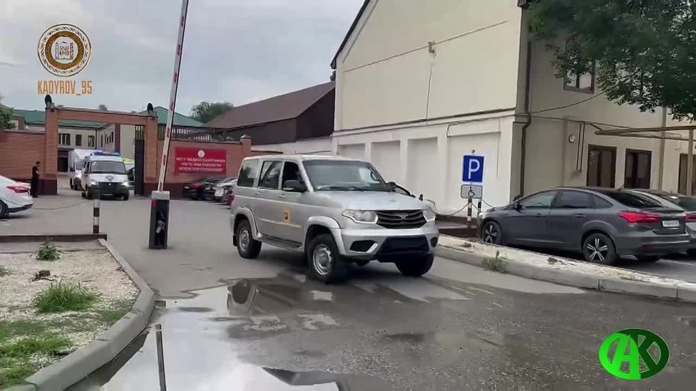 Рамзан Кадыров: Бойцы спецназа «АХМАТ», дислоцируемые на территории Донбасса, Запорожья и ЛНР, получили очередную крупную партию гуманитарного груза от Регионального общественного фонда имени Героя России Ахмата-Хаджи Кадырова @fond_kadyrova