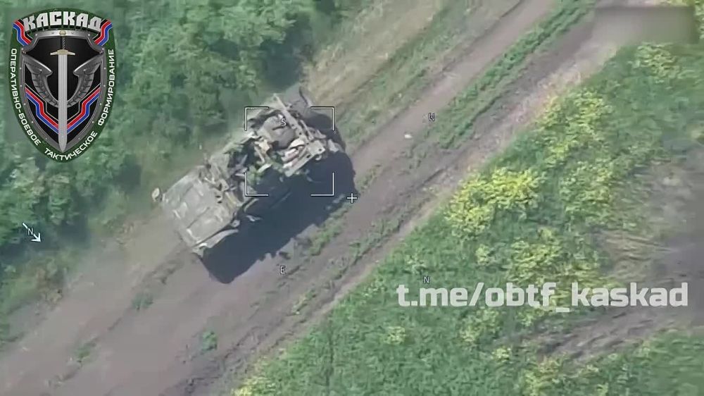 Юрий Котенок: Еще одно позитивное видео с Запорожского направления — поражение "Ланцетом" американского бронеавтомобиля Oshkosh M-ATV в районе с. Благодатное