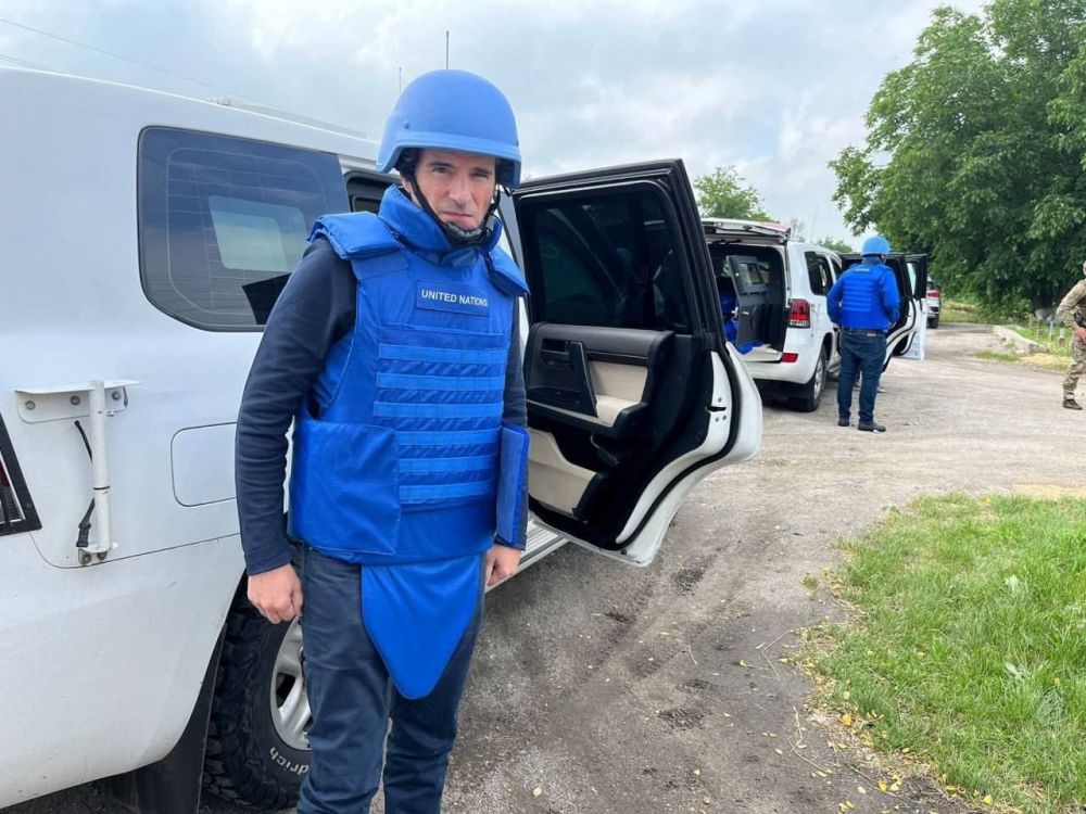 В ходе посещения Запорожской АЭС генеральный директор МАГАТЭ Рафаэль Гросси также ознакомился с последствиями ударов беспилотников ВСУ по объектам Запорожской ТЭС