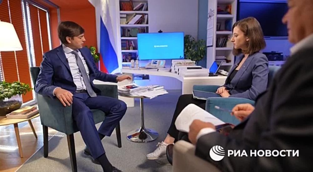 В новых регионах России у школьников есть возможность изучать украинский язык, но желающих немного – министр просвещения РФ