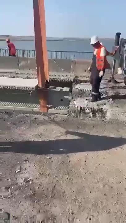 Начались восстановительные работы Чонгарского моста, поврежденного в результате ракетной атаки ВСУ