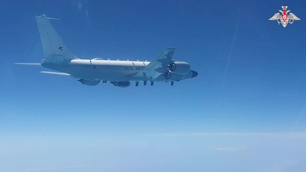 ��� ������ ����� ����������� �������-��������� RC-135 � 2 ������������ ����������� "������" ���������� ���