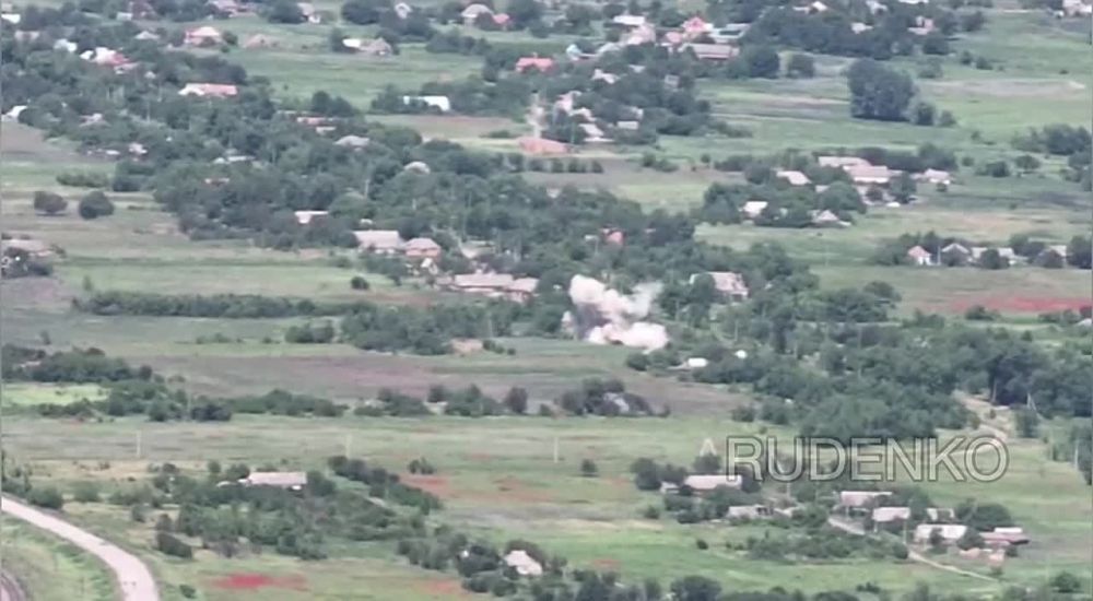 Андрей Руденко: Запорожское направление. Военнослужащие 70 мсп ВС РФ при содействии Барс-1 уничтожают хаммер всу в районе Малой Токмачки