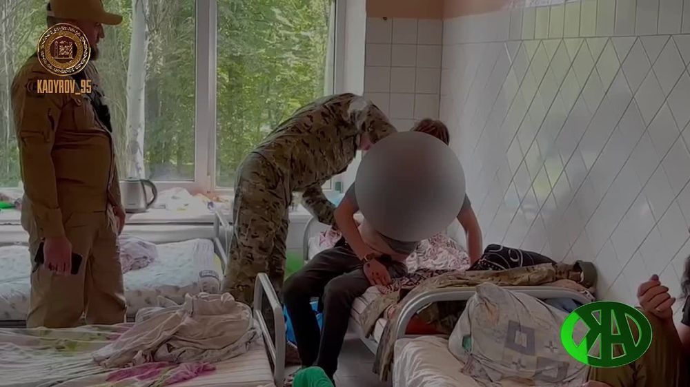 Рамзан Кадыров: Региональный общественный фонд имени Героя России Ахмата-Хаджи Кадырова @fond_kadyrova поставил для бойцов спецназа «АХМАТ», дислоцируемых в Донбассе и Запорожской области, очередную крупную партию гуманитарного груза